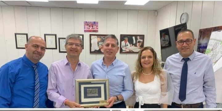 رئيس بلدية الرملة يكرم مربي الأجيال جوزيف أنطون البينا 